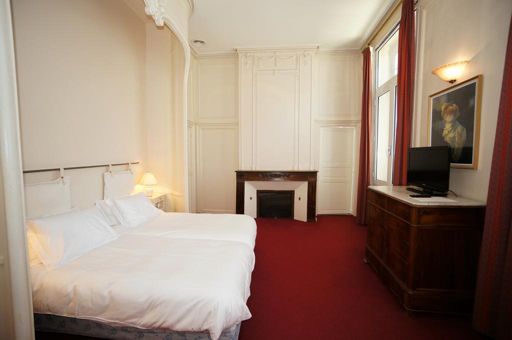 Les Trois Lys Hotel Condom Cameră foto